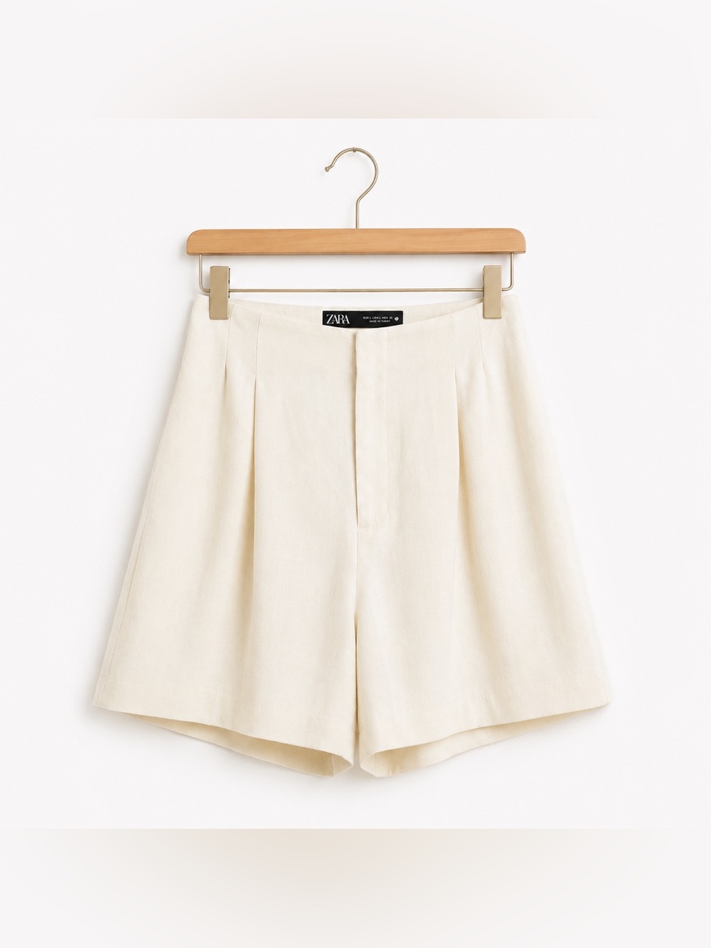 ZARA Ivory / Cream High-Rise Pleated Shorts (Lyocell/Poly Blend)